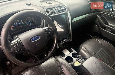 Позашляховик / Кросовер Ford Explorer 2018 в Дубні