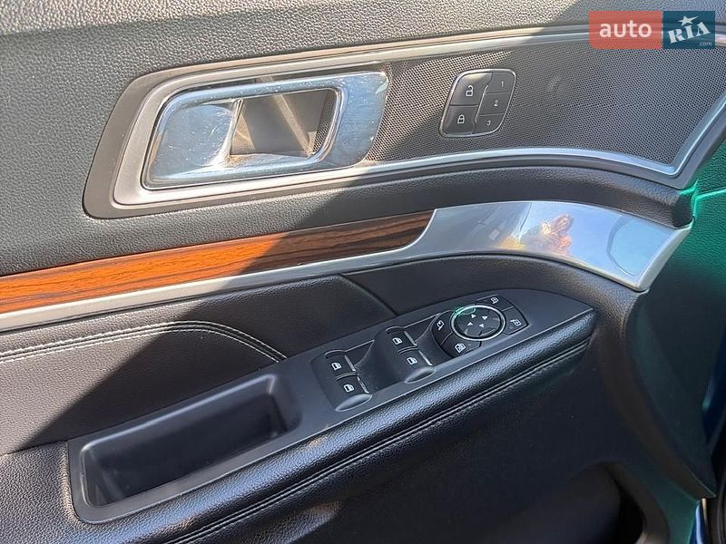 Позашляховик / Кросовер Ford Explorer 2015 в Києві