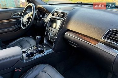 Позашляховик / Кросовер Ford Explorer 2017 в Стрию
