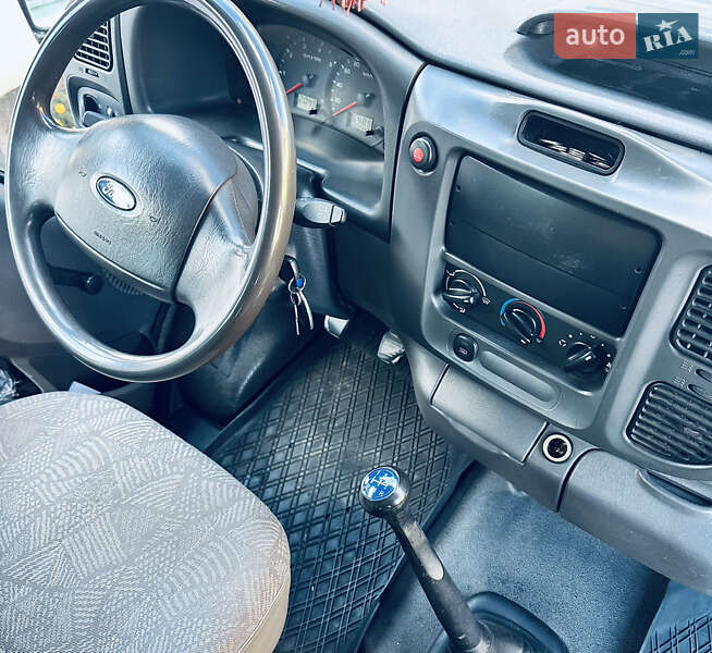 Мінівен Ford F-260 2003 в Любомлі