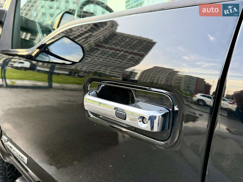 Пикап Ford F-350 2017 в Киеве