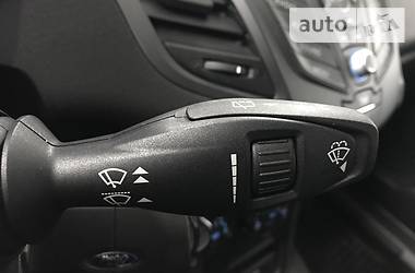 Хэтчбек Ford Fiesta 2016 в 