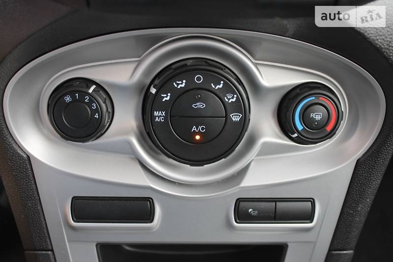 Хетчбек Ford Fiesta 2015 в Миколаєві