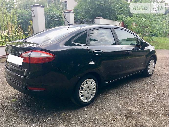 Седан Ford Fiesta 2016 в Сумах