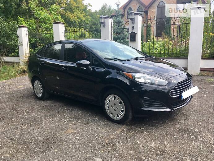 Седан Ford Fiesta 2016 в Сумах