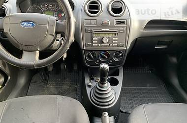 Хэтчбек Ford Fiesta 2006 в Ровно