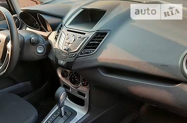 Хетчбек Ford Fiesta 2016 в 