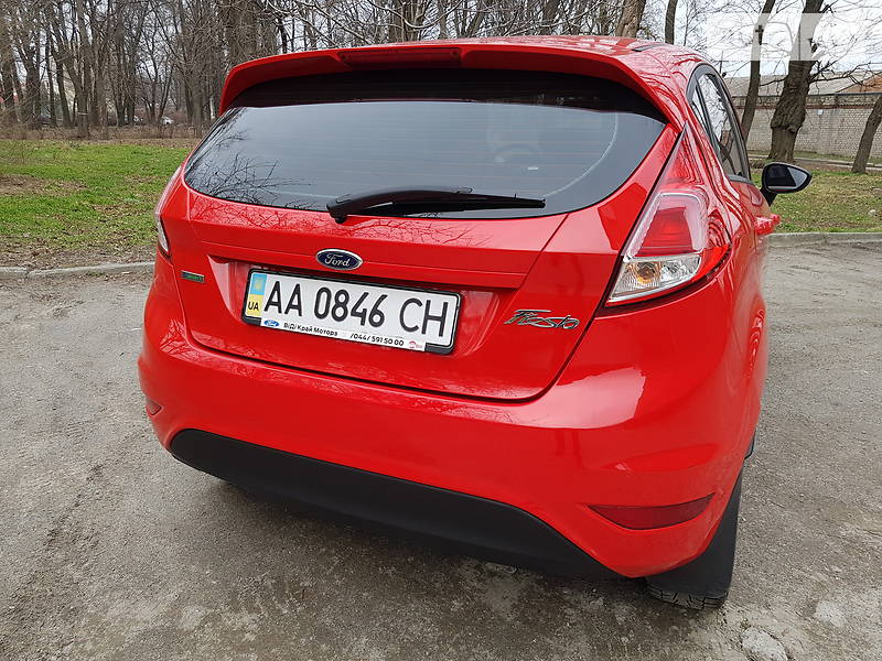Хетчбек Ford Fiesta 2015 в Дніпрі