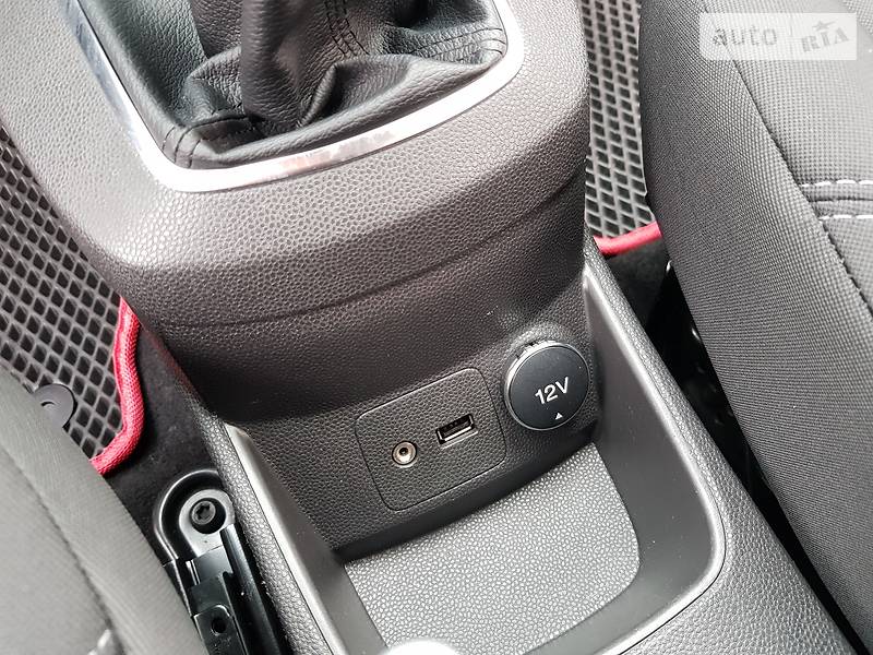 Хетчбек Ford Fiesta 2015 в Дніпрі