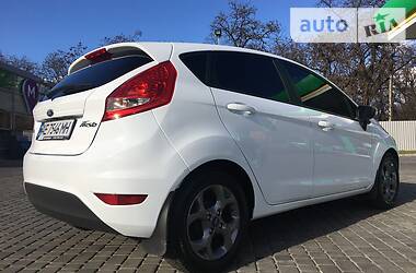 Хетчбек Ford Fiesta 2012 в 
