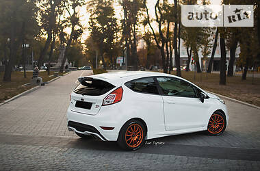 Купе Ford Fiesta 2016 в Днепре