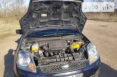 Хэтчбек Ford Fiesta 2006 в 