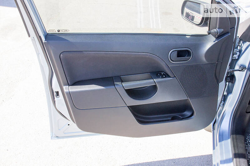 Хетчбек Ford Fiesta 2006 в Запоріжжі фото 9 Хетчбек Ford Fiesta 2006 в Запоріжжі