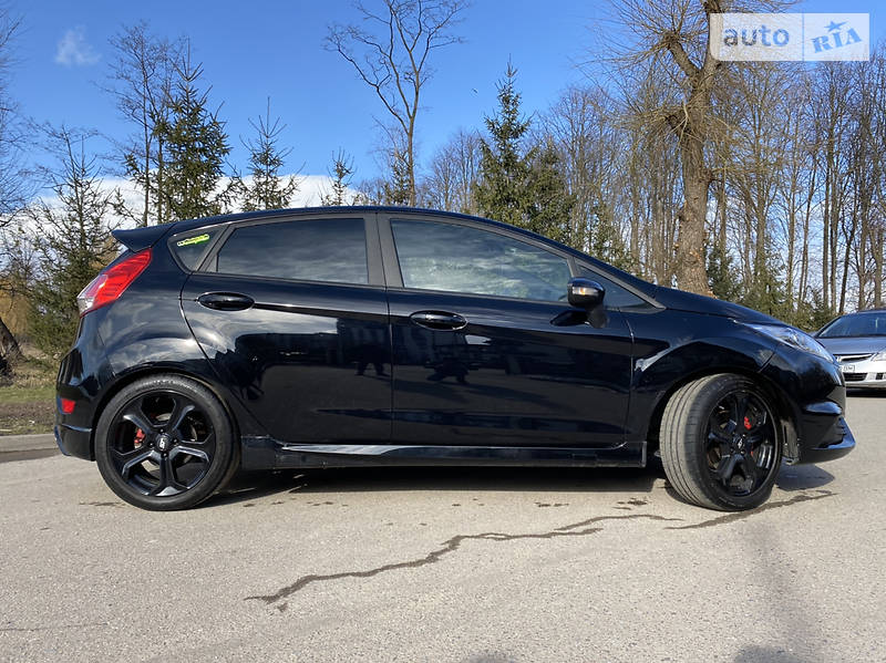 Хетчбек Ford Fiesta 2016 в Івано-Франківську