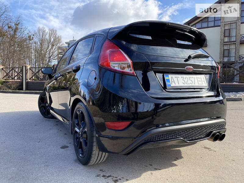 Хетчбек Ford Fiesta 2016 в Івано-Франківську