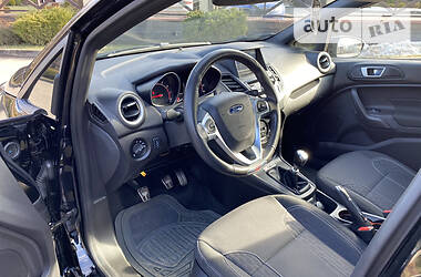 Хэтчбек Ford Fiesta 2016 в 