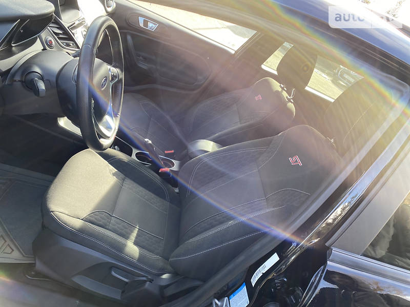 Хетчбек Ford Fiesta 2016 в Івано-Франківську