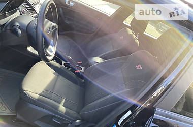 Хэтчбек Ford Fiesta 2016 в 