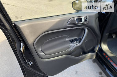 Хэтчбек Ford Fiesta 2016 в 