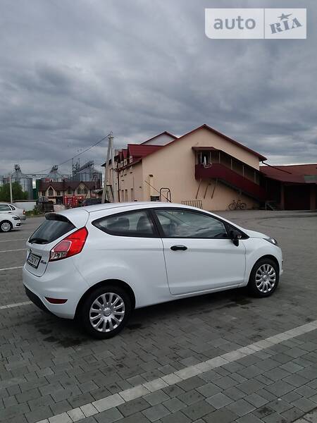 Хэтчбек Ford Fiesta 2015 в Бродах