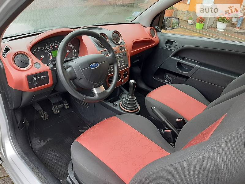 Хетчбек Ford Fiesta 2008 в Самборі