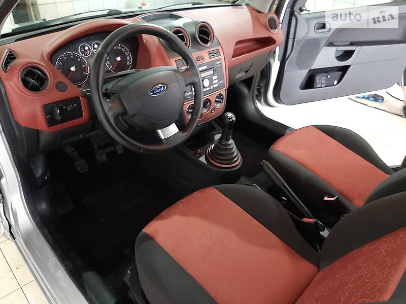 Хетчбек Ford Fiesta 2008 в Самборі