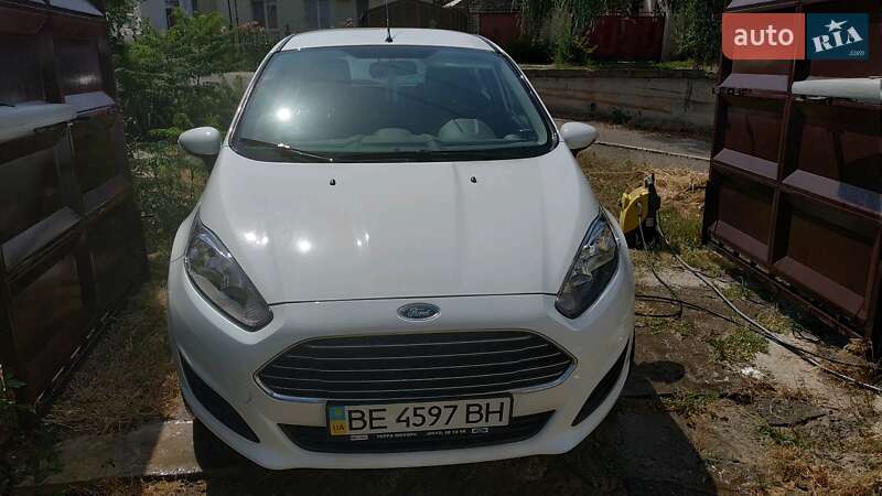 Хэтчбек Ford Fiesta 2013 в 