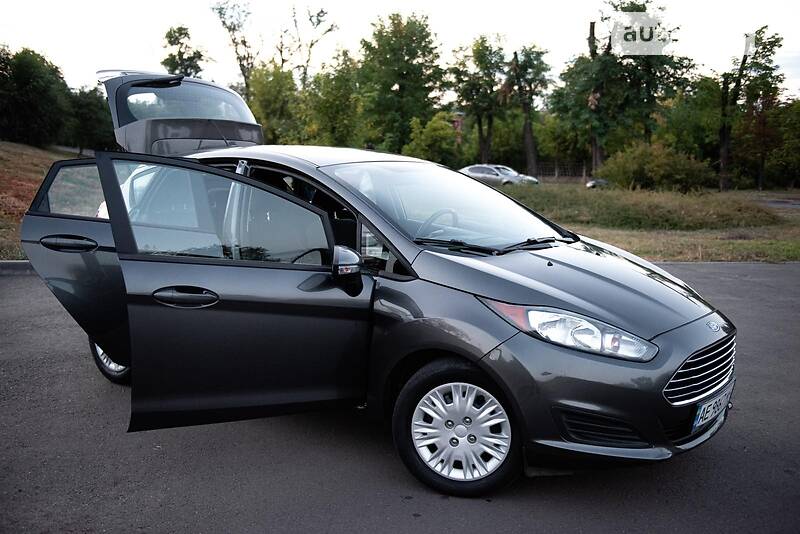Хэтчбек Ford Fiesta 2015 в Кривом Роге