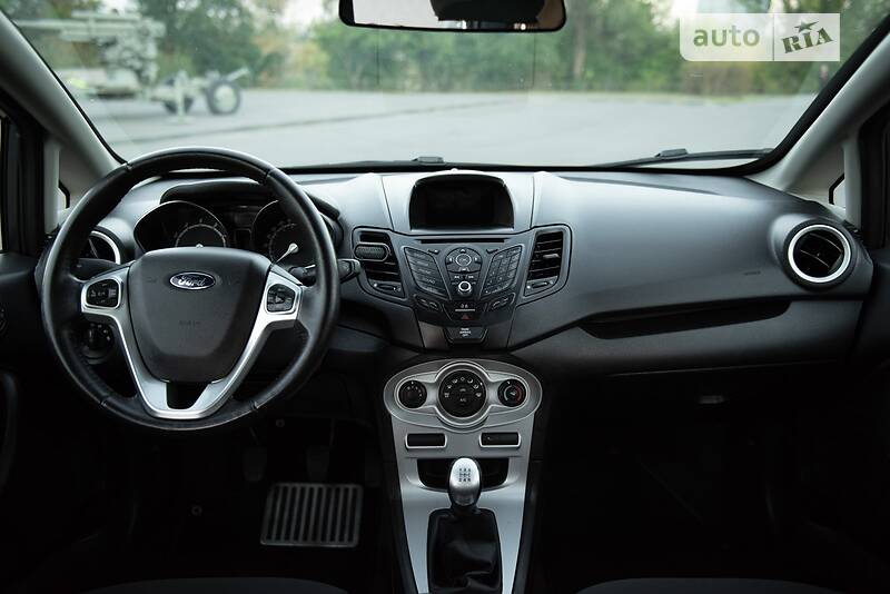Хэтчбек Ford Fiesta 2015 в Кривом Роге