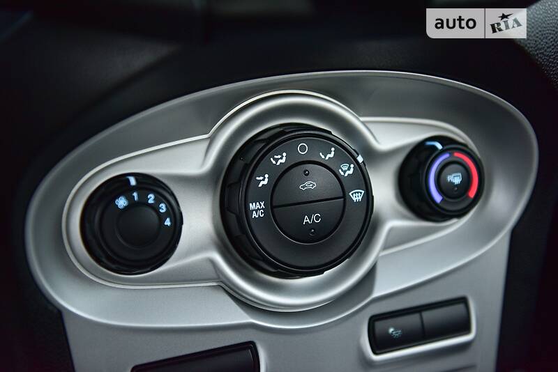 Хэтчбек Ford Fiesta 2015 в Кривом Роге