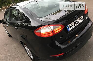 Седан Ford Fiesta 2015 в Никополе