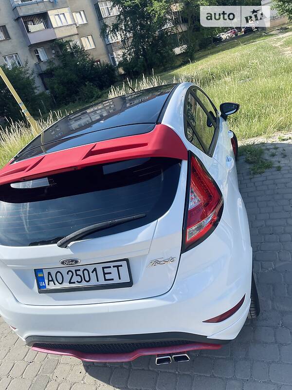 Хэтчбек Ford Fiesta 2013 в Ужгороде