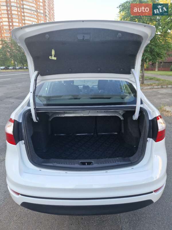 Седан Ford Fiesta 2019 в Киеве фото 5 Седан Ford Fiesta 2019 в Киеве