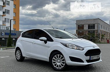 Хэтчбек Ford Fiesta 2017 в 