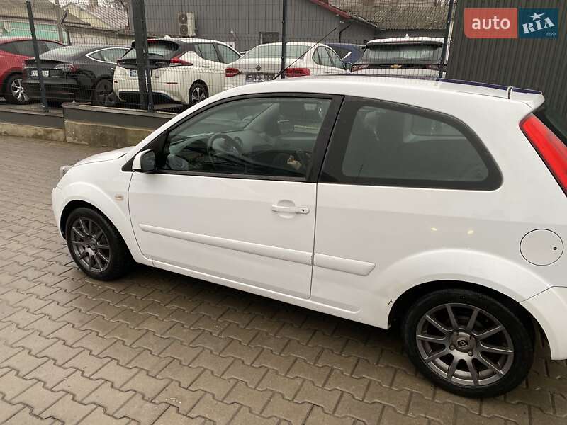 Хетчбек Ford Fiesta 2007 в Чернівцях