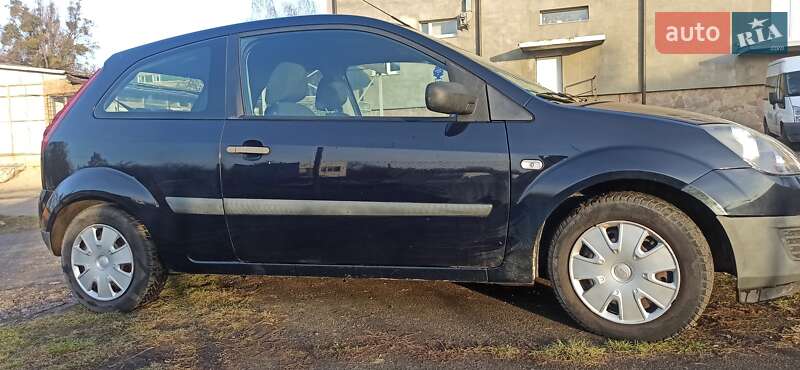 Хэтчбек Ford Fiesta 2006 в Ровно