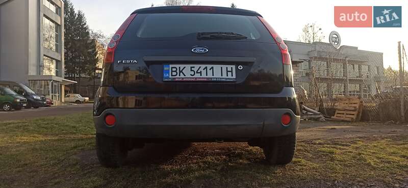 Хэтчбек Ford Fiesta 2006 в Ровно