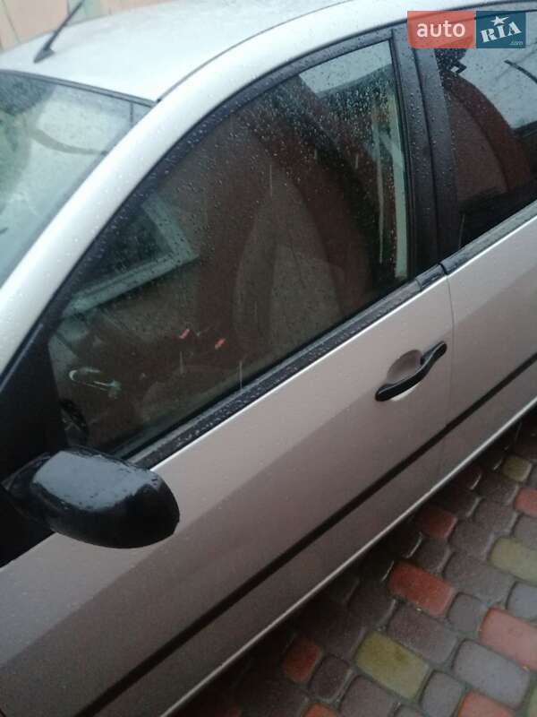 Хетчбек Ford Fiesta 2005 в Дніпрі