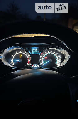 Седан Ford Fiesta 2015 в 