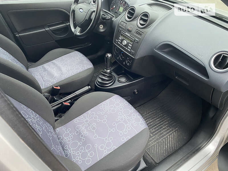 Хэтчбек Ford Fiesta 2006 в Одессе