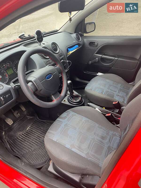 Хэтчбек Ford Fiesta 2007 в Киеве