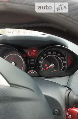 Хэтчбек Ford Fiesta 2010 в 