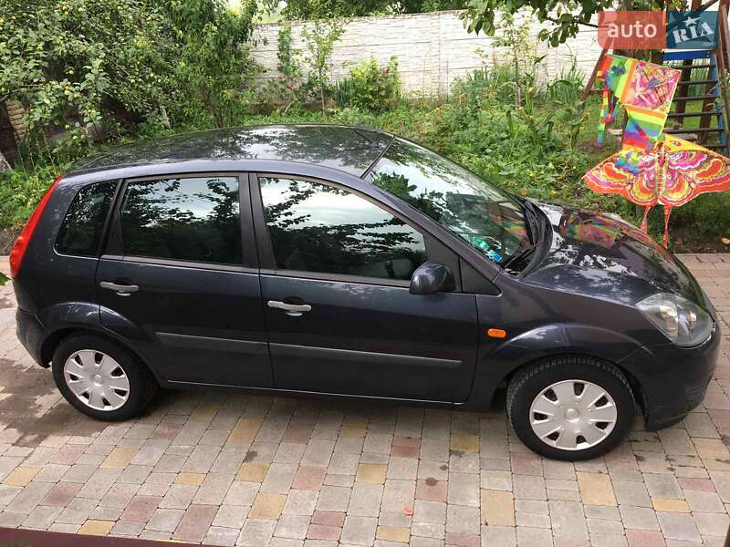 Хэтчбек Ford Fiesta 2006 в Дубно