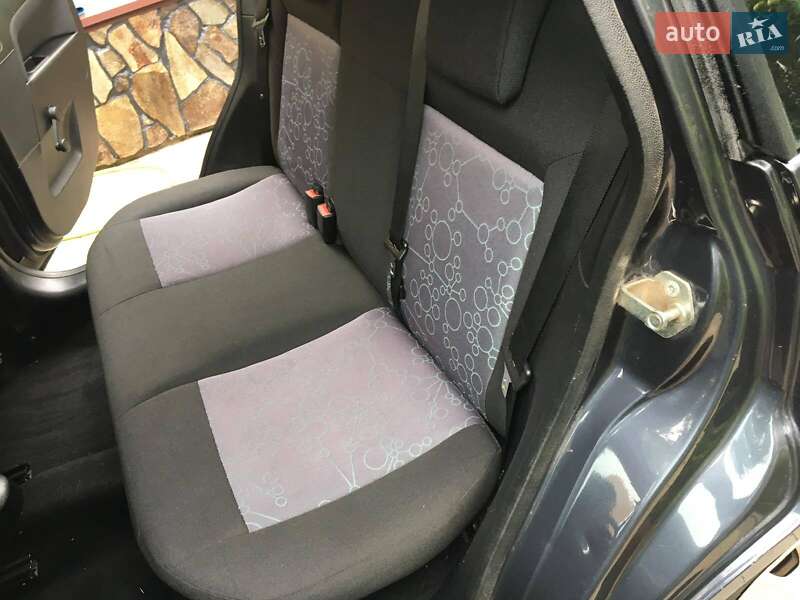 Хэтчбек Ford Fiesta 2006 в Дубно