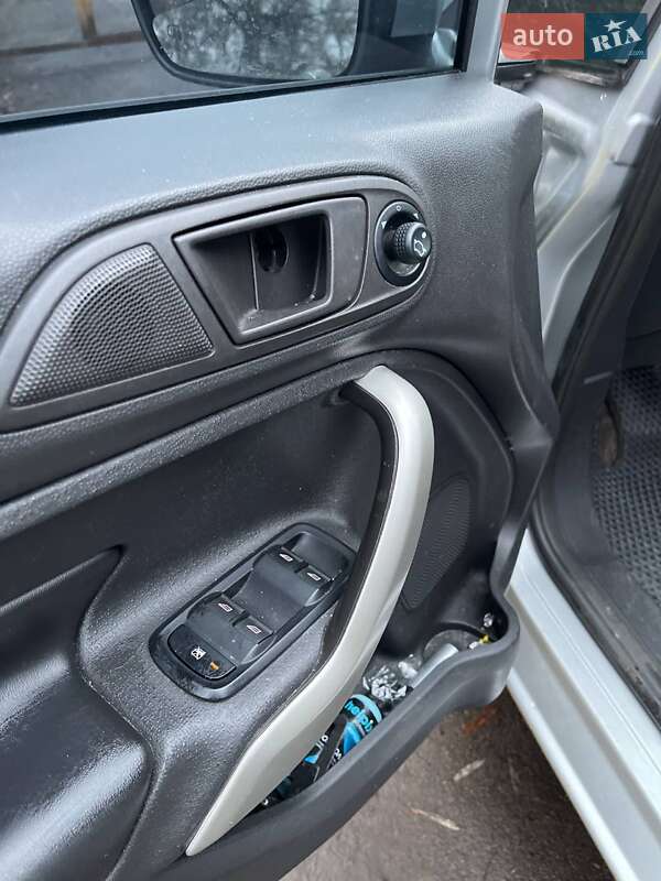 Хэтчбек Ford Fiesta 2011 в Сумах фото 15 Хэтчбек Ford Fiesta 2011 в Сумах