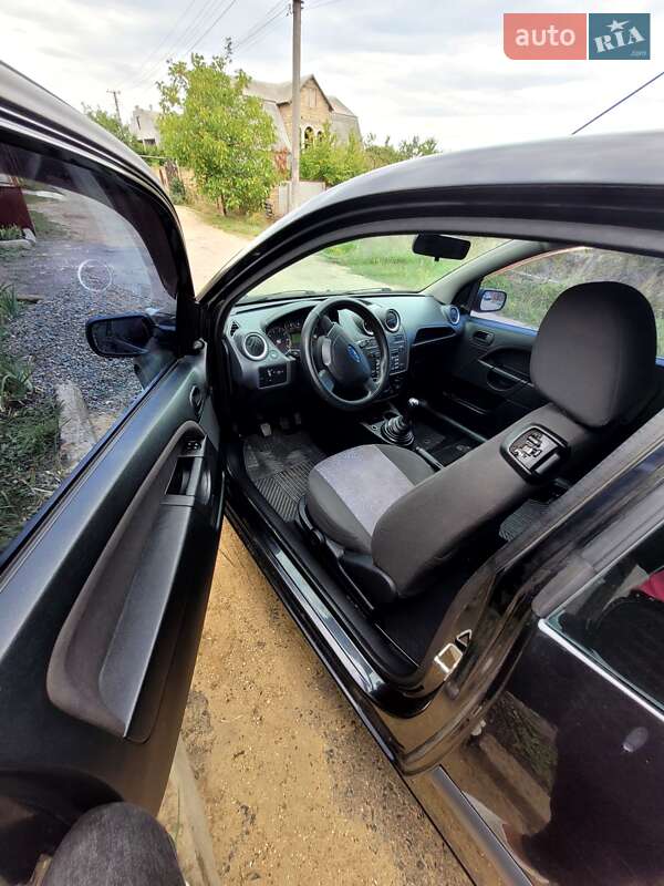 Хэтчбек Ford Fiesta 2006 в Одессе