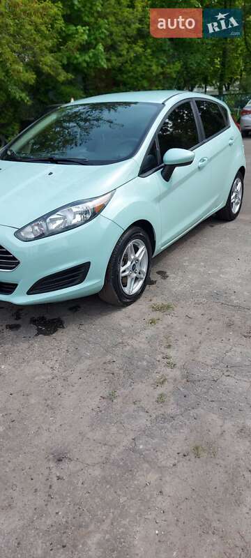 Хэтчбек Ford Fiesta 2016 в Киеве
