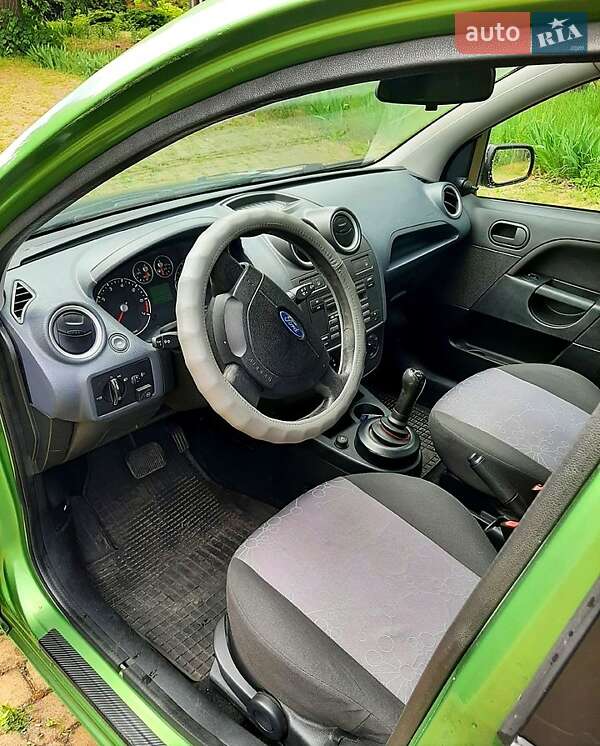 Хэтчбек Ford Fiesta 2006 в Одессе