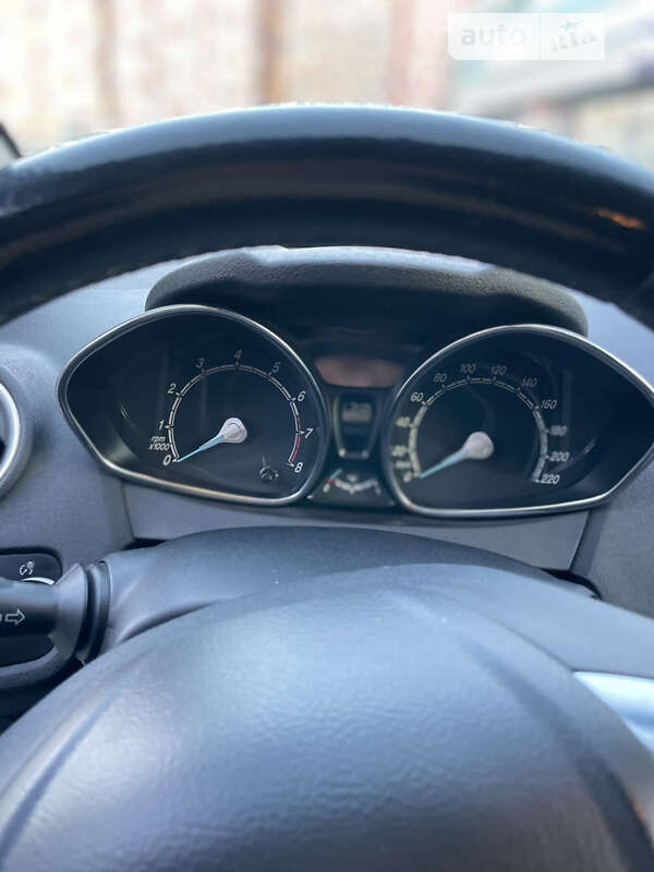 Хэтчбек Ford Fiesta 2015 в Киеве