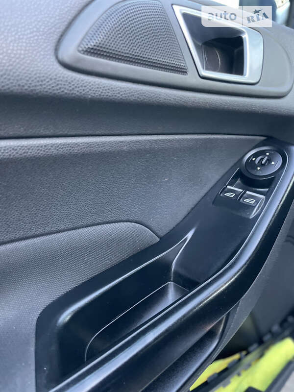 Хэтчбек Ford Fiesta 2015 в Киеве